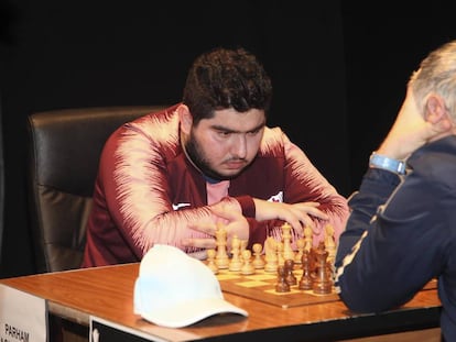 Parham Maghsoodloo, al inicio de la primera partida de la final contra Vasili Ivanchuk
