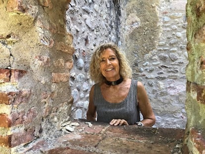 La artista Carmen Álvarez-Coto en el Real Monasterio de Santa María de El Paular.