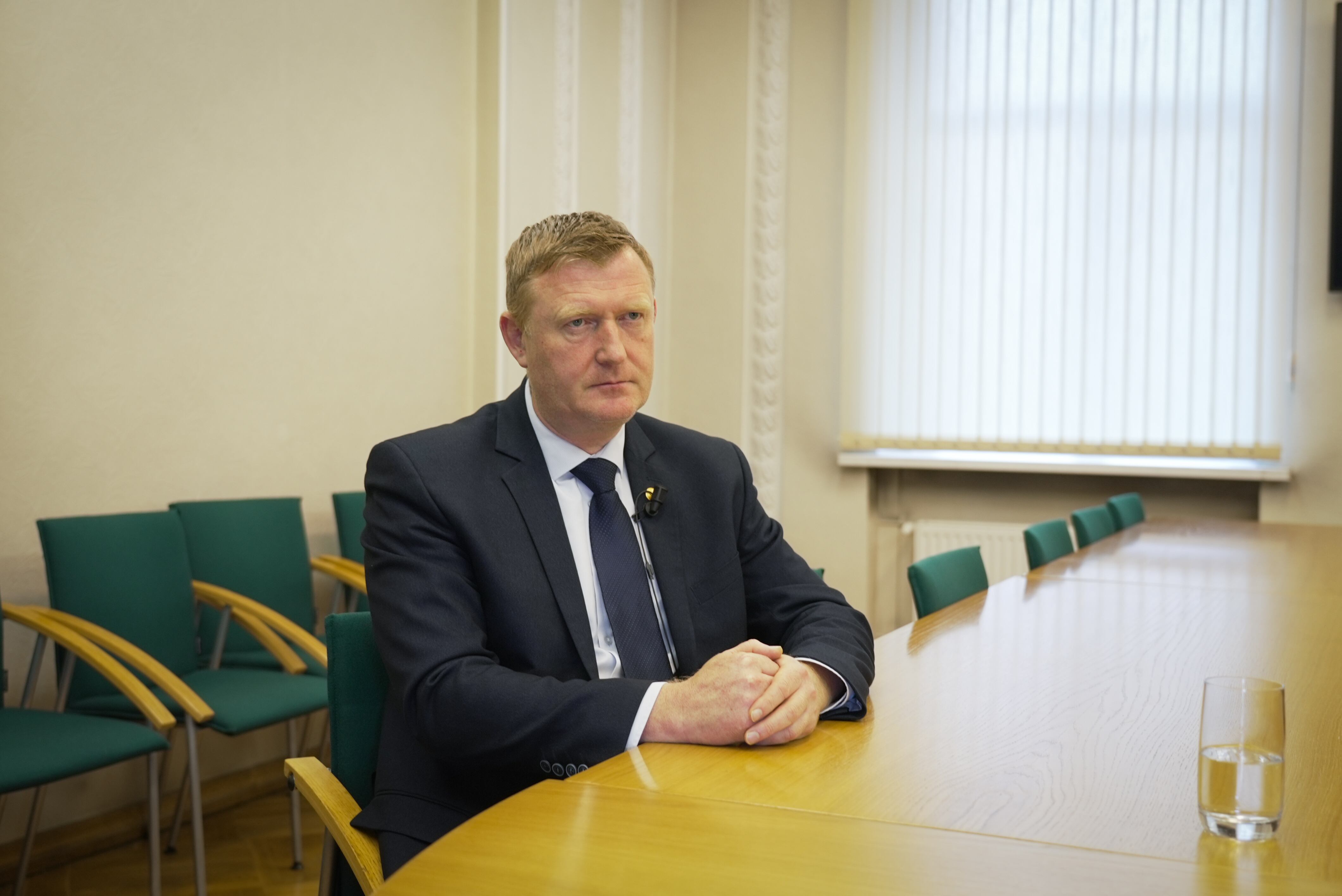 El ministro de Defensa letón, Raivis Melnis, durante la entrevista en Riga. 