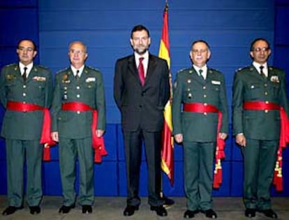 Rajoy, flanqueado por los nuevos generales: de izquierda a derecha, Hinojosa, Faustino, Rodríguez y Gómez.