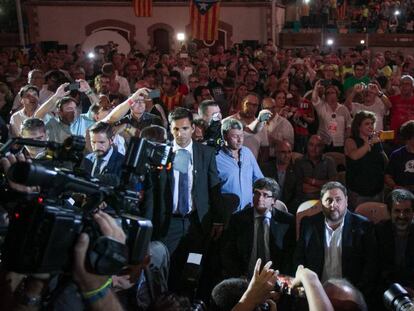 Carles Puigdemont e Oriol Junqueras no momento em que chegaram &agrave; Pra&ccedil;a de Touros