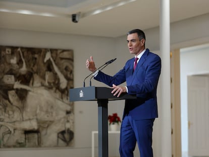 El presidente del Gobierno Pedro Sánchez en una rueda de prensa en La Moncloa el 27 de diciembre de 2023.