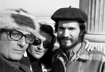 En compañía del productor Elías Querejeta (centro) y del director Víctor Erice, en una fotografía sin datar.