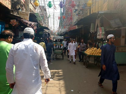 Una calle comercial de Nueva Delhi, la capital.