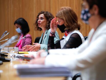 La ministra de Hacienda, María Jesús Montero, en el Congreso.