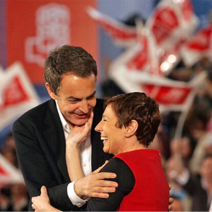 Zapatero con Mar Barcón, cabeza de lista del PSdeG por A Coruña, en el cierre de campaña.