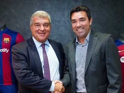 Deco junto a Joan Laporta en las instalaciones del Barcelona.