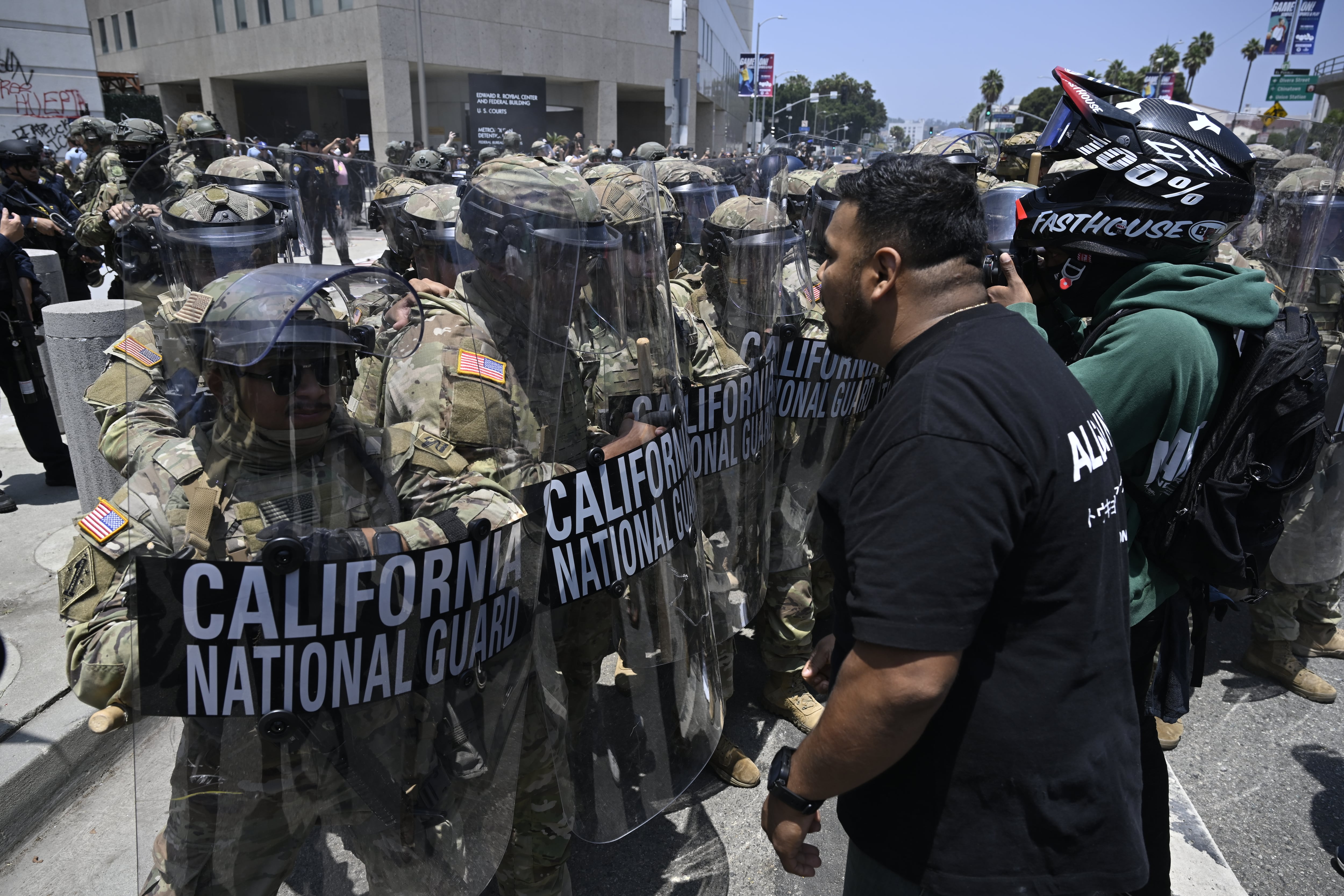 California demanda a la administración Trump para frenar un 
