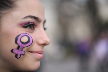 Una mujer participa en una de las convocatorias del pasado 8-M en Madrid.