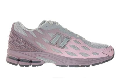 El diseño vanguardista de las New Balance 1906 se inspira en los modelos de running de la época de finales del XX.