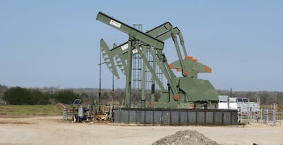 Pozo de petróleo en Dewitt County, Texas.