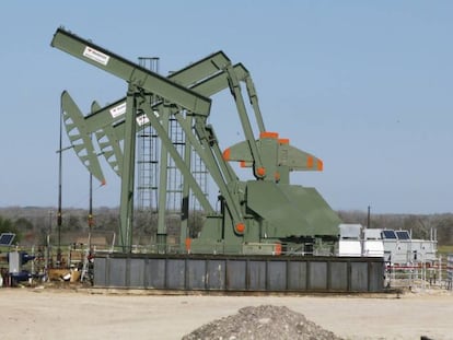 Pozo de petróleo en Dewitt County, Texas.