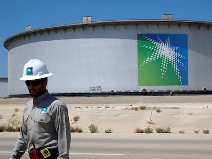 Depósito de petróleo de Aramco en una refinería de Ras Tanura (Arabia Saudí) el pasado mes de mayo. 