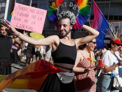 Varios participantes en la Marcha del Orgullo, el Pride Barcelona, este sábado.