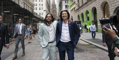 Baiju Bhatt (izquierda) y Vladimir Tenev, cofundadores de Robinhood, este jueves en Wall Street.