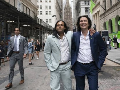 Baiju Bhatt (izquierda) y Vladimir Tenev, cofundadores de Robinhood, este jueves en Wall Street.