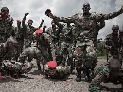 Centro de recrutamento do Exército da República Centro-Africana financiado por consultores militares russos em 2018.