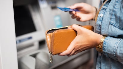 Con esta cartera evitarás el escaneo de las tarjetas. GETTY IMAGES.