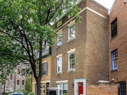 La casa donde vivía Barack Obama en Washington en su época de senador, en una imagen publicada por la inmobiliaria.