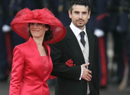 La hermana pequeña de Letizia, junto a su ex pareja Antonio Vigo, a su llegada a la Iglesia, el día de la boda de los Príncipes, en Madrid.