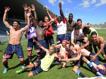 Los jugadores del Mónaco celebran el regreso a Primera, ayer. 