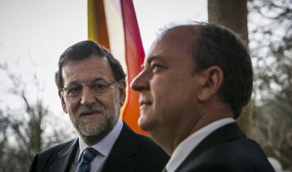 El presidente del Gobierno, Mariano Rajoy,  y el presidente de Extremadura, Jos&eacute; Antonio Monago.