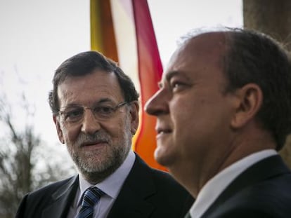 El presidente del Gobierno, Mariano Rajoy,  y el presidente de Extremadura, Jos&eacute; Antonio Monago.