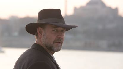 Russel Crowe, en un fotograma de 'El maestro del agua'.