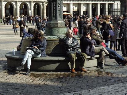 Sentarse y sentirse urbanos (reflexiones sobre los bancos en el espacio público)