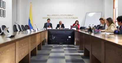 Sesión en el Senado para el acuerdo del Plan Financiero 2024