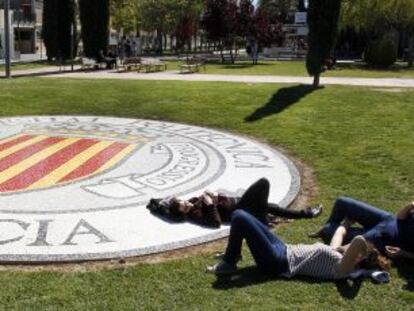 Estudiantes en el campus de la Politécnica de Valencia.