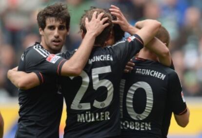 Javi Martínez celebra un gol con sus compañeros del Bayern.