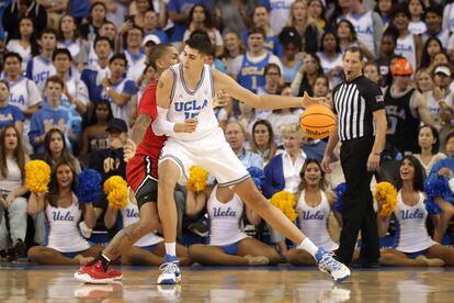 Aday Mara, en su debut con UCLA, ante Saint Francis.