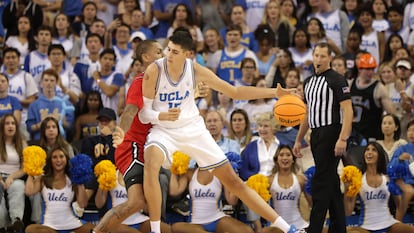 Aday Mara, en su debut con UCLA, ante Saint Francis.