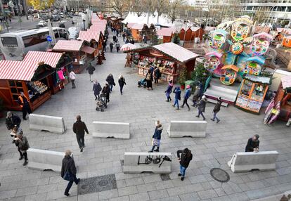 Vista aérea del mercado navideño de Breitscheidplatz donde se han instalado nuevas medidas de seguiridad tras el ataque terrorista que sufrió en el año 2016.