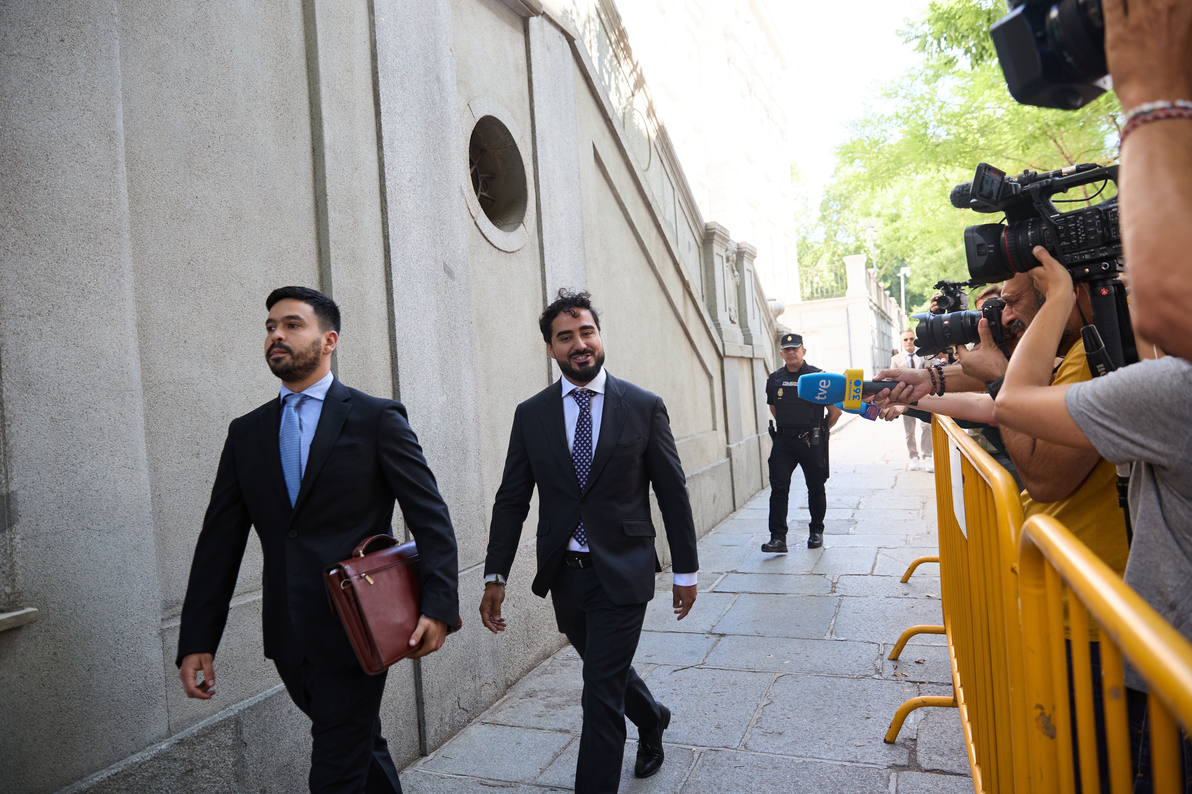 Alvise admite en el Supremo que cobró 100.000 euros en efectivo, pero niega que los usara para financiar a su partido 