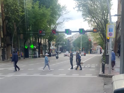 El equipo de atestados hace el parte en la zona del accidente, este viernes.
