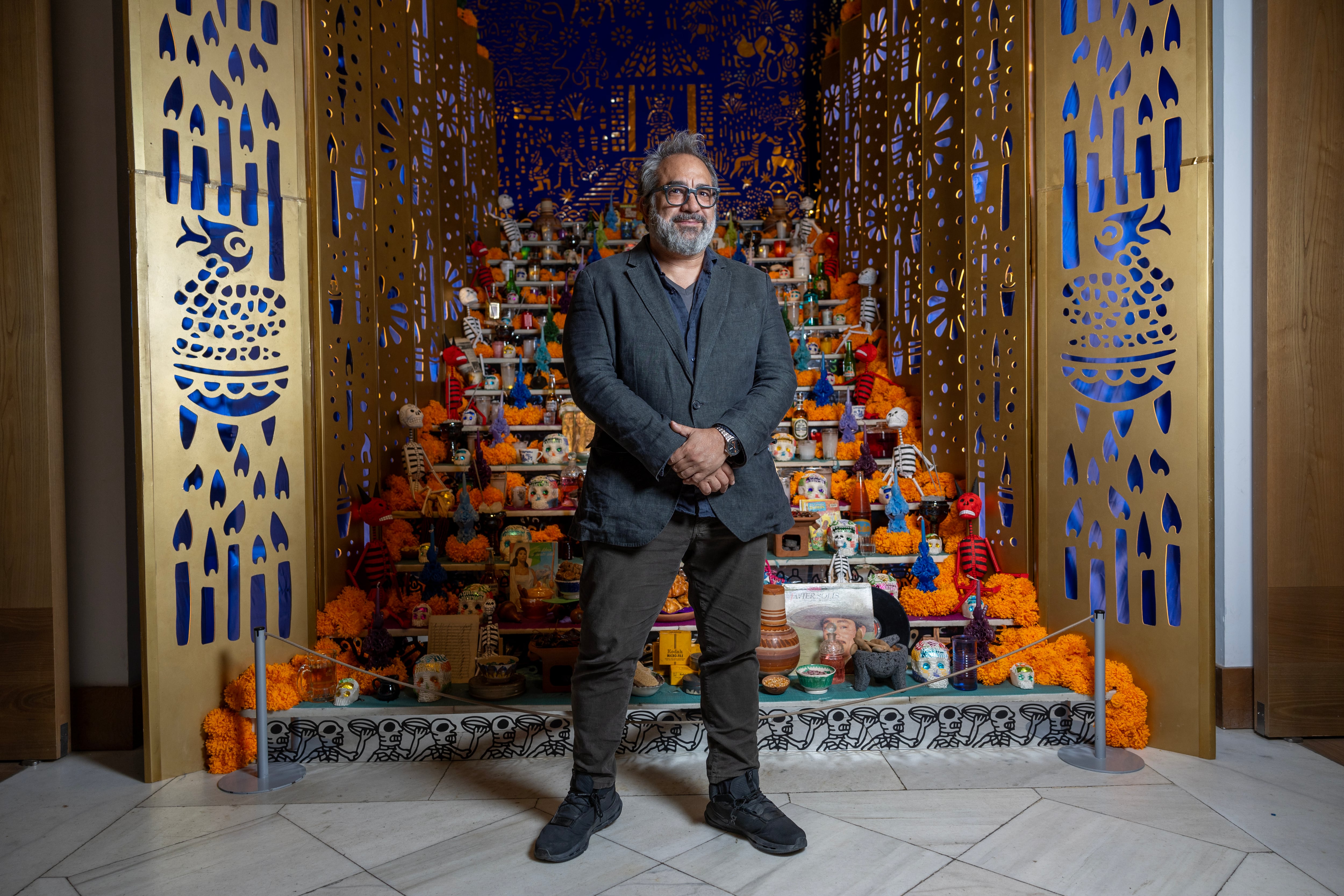 Eugenio Caballero, Diseñador de Producción y Director de Arte Mexicano, autor del altar de muertos de la Casa de México, el 4 de octubre.