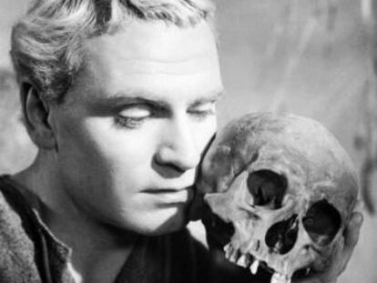 Laurence Olivier, en el papel de Hamlet.