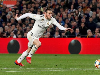 FILE PHOTO: Soccer Football - Copa del Rey - Semi Final First Leg - FC Barcelona v Real Madrid - Camp Nou, Barcelona, Spain - February 6, 2019  Real Madrid's Gareth Bale in action       REUTERS/Albert Gea/File Photo