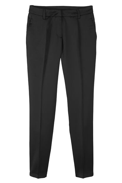 Pantalones de traje negros (12,99 euros).