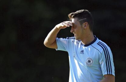 Özil, en un entrenamiento con la selección alemana