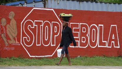 Mensaje en las calles de Monrovia (Liberia)  con indicaciones para prevenir el contagio de &eacute;bola. 