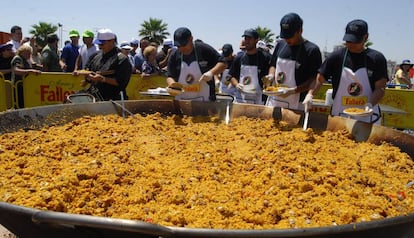 Paella gigante durante una celebraci&oacute;n en Alicante. 