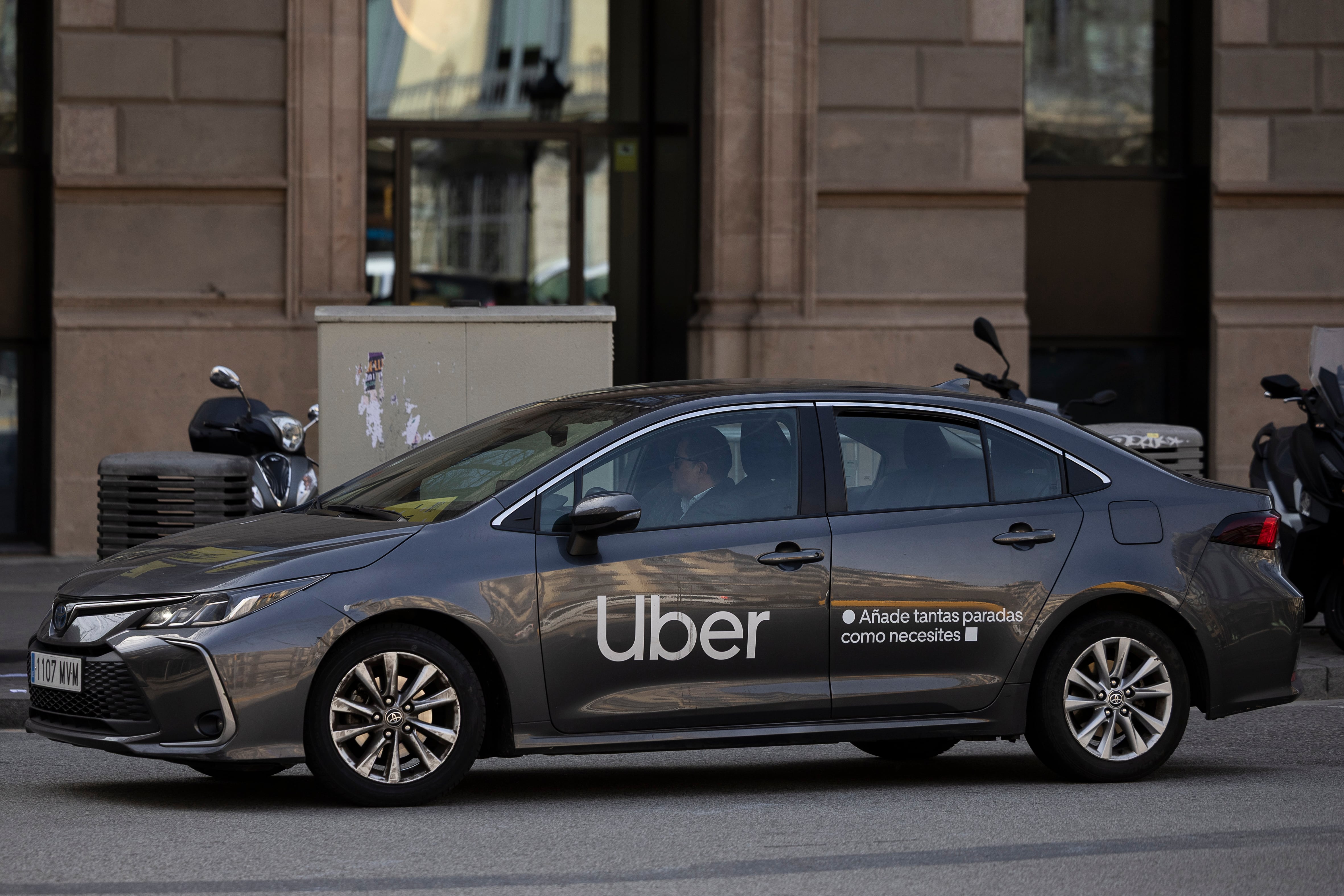 Uber despedirá a 3.300 empleados, el 10% de su plantilla, para invertir en robotaxis, reparto y transporte compartido