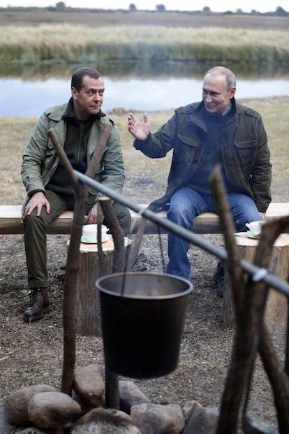 Ambos mandatarios rusos, en el lago Ilmen, el 10 de septiembre de 2016.