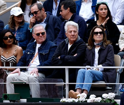 El CEO de Warner Bros, David Zaslav (a la izquierda) y el actor Dustin Hoffman.