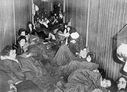 Prisioneros en el campo de concentración de Bergen-Belsen Alemania