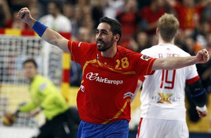 Valero Rivera celebra un gol a Dinamarca.