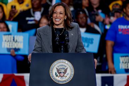 Kamala Harris en un mitin de campaña en el anfiteatro Lakewood en Atlanta, Georgia.